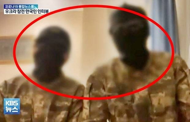 2022년 3월 우크라이나군 국제여단 소속으로 참전해 러시아군을 상대로 싸우고 있다며 KBS와의 인터뷰에 나선 한국인 남성 2명. KBS 보도 화면