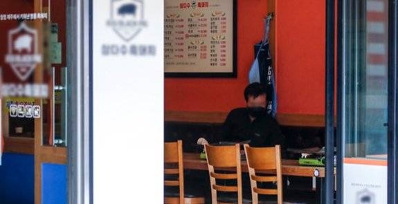 서울시내 한 먹자골목의 식당 모습. 뉴시스