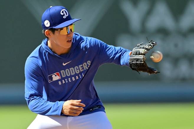 LA 다저스 김혜성이 미국 캘리포니아주 로스앤젤레스의 다저스타디움에서 열린 2025 미국 메이저리그(MLB) 휴스턴 애스트로스와의 홈경기에 6번타자 겸 2루수로 선발 출전해 4타수 1안타를 기록했다. 1회초와 2회초에는 호수비를 선보였다. Imagn Images 연합뉴스