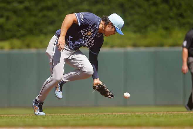 탬파베이 레이스 내야수 김하성이 지난 5일 미네소타 트윈스전에서 부상 복귀전을 치르며 수비에 임하고 있다. AP 연합뉴스