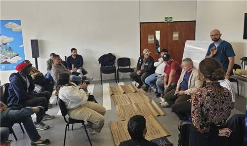 퇴직 군인·경찰을 위한 심리상담 워크숍 '한-콜 우호재활센터'에서는 퇴직하는 군인과 경찰을 위한 심리상담 등 민간인으로 복귀를 지원하는 통합 워크숍도 열고 있다. [코이카 제공. 재판매 및 DB 금지]