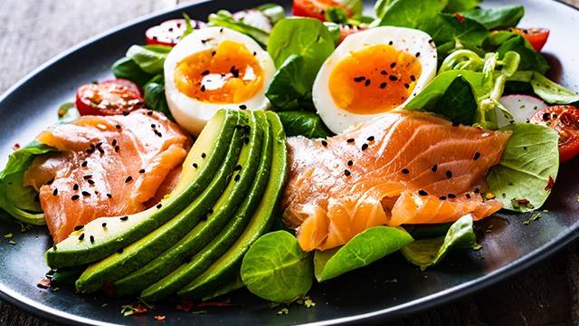 특정 식품은 스트레스 호르몬 수치를 낮추거나 안정시키는 데 도움을 줄 수 있다｜출처: 게티이미지뱅크