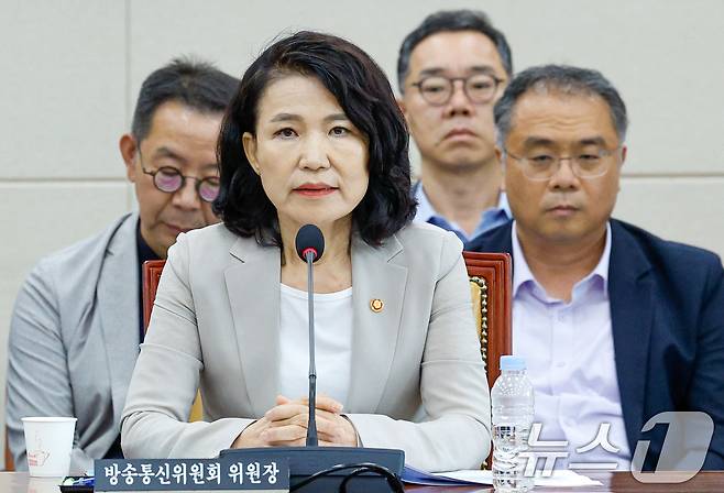 이진숙 방송통신위원장이 7일 오후 서울 여의도 국회에서 열린 제427회국회(임시회) 과학기술정보방송통신위원회 제1차 전체회의에 출석해 방송3법 관련 답변하고 있다. 2025.7.7/뉴스1 ⓒ News1 안은나 기자