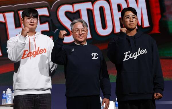 3월 20일 서울 롯데호텔 월드 크리스탈볼룸에서 열린 2025 신한 SOL Bank KBO 미디어데이에 참석한 한화 김서현, 김경문 감독, 채은성 선수. /사진=뉴시스