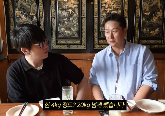 가수 성시경(왼쪽), 야구선수 출신 이대호./유튜브