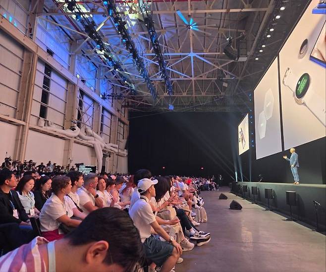 9일(현지시간) 뉴욕 브루클린에서 열린 삼성 갤럭시 언팩 2025 행사장 내부 전경.ⓒ임채현 기자