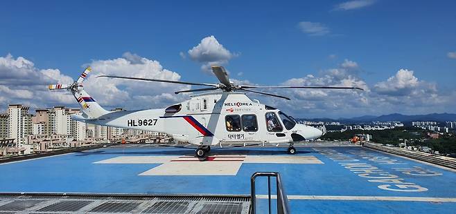 인천에서 운영되고 있는 닥터헬기. 인천 닥터헬기는  2011년 전국에서 처음으로 도입됐지만, 여전히 전용 계류장 없이 임시 계류장을 떠돌고 있다. 전국에서 닥터헬기 전용 계류장이 없는 곳은 인천이 유일하다. 인천시 제공