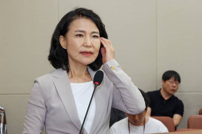 이진숙 방송통신위원장이 지난 7일 오후 서울 여의도 국회에서 열린 제427회국회(임시회) 과학기술정보방송통신위원회 제1차 전체회의에서 법안 통과 후 정부측 인사말을 하고 있다. 사진=뉴스1