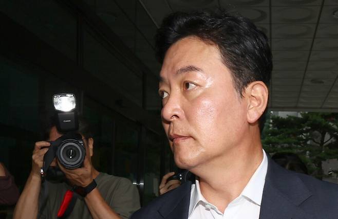 김성훈 전 대통령경호처 차장이 3일 내란특검 조사를 받기 위해 서초구 서울고검으로 들어서고 있다. 연합뉴스