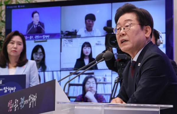 ▲ 이재명 대통령이 7월3일 청와대 영빈관에서 '대통령의 30일, 언론이 묻고 국민에게 답하다' 기자회견을 하고 있다. ⓒ연합뉴스