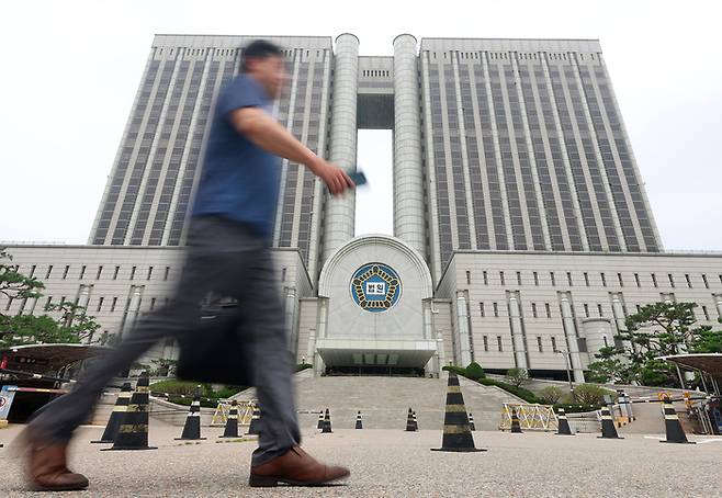 윤석열 전 대통령의 재구속 여부를 가를 내란특검 구속영장 심사가 9일 오후 2시 15분 서울중앙지법에서 열린다. [사진 출처 = 연합뉴스]