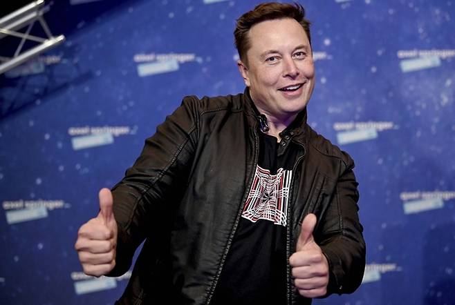 일론 머스크 테슬라 최고경영자가 이끄는 우주기업 스페이스X가 기업 가치를 약 4000억달러(약 548조원)로 평가하는 주식 거래를 추진 중이라고 블룸버그 통신이 보도했다. [사진 출처 = 연합뉴스]