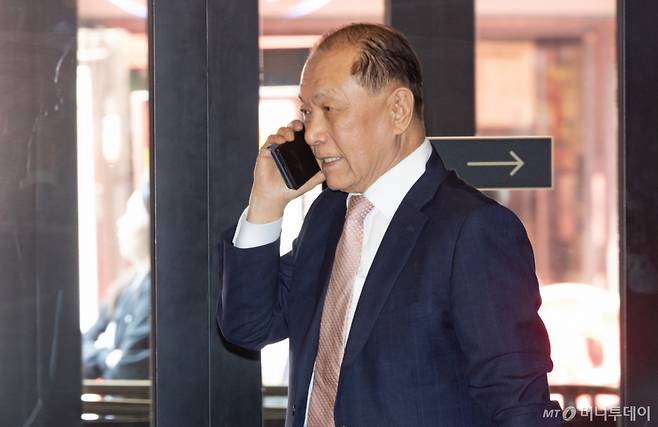 [서울=뉴시스]  황우여 국민의힘 공동선거대책위원장이 7일 오후 서울 시내 한 호텔에서 열린 국민의힘 상임고문단 긴급회동에 참석하고 있다. 2025.05.07.