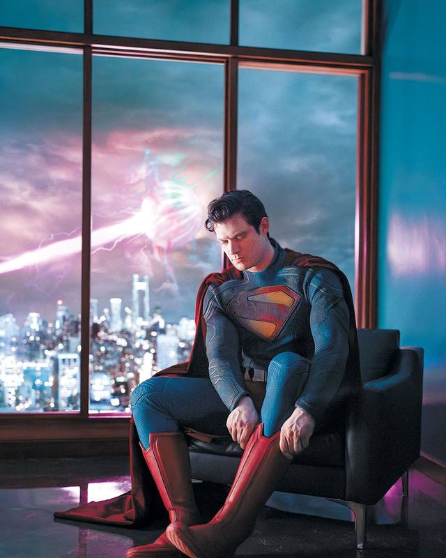 슈퍼맨 역은 새 얼굴 데이비드 코런스웻이 맡았다. 코런스웻은 제임스 건 감독으로부터 걸려온 캐스팅 전화를 장난 전화로 오해할 정도로 전혀 예상하지 못했다고 밝혔다. 워너브러더스코리아 제공