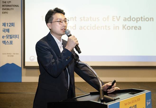기조 발제를 맡은 박용선 국토교통부 자동차정책과장 [한국자동차기자협회 제공]