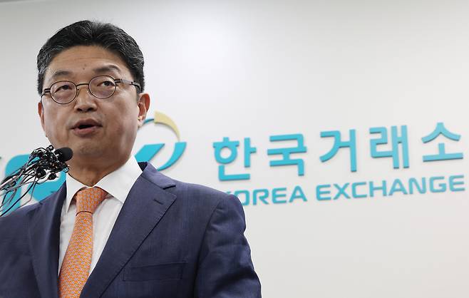 9일 서울 여의도 한국거래소에서 이윤수 금융위원회 증권선물위원회 상임위원이 자본시장 불공정거래 근절 실천방안 합동브리핑을 하고 있다. [연합]