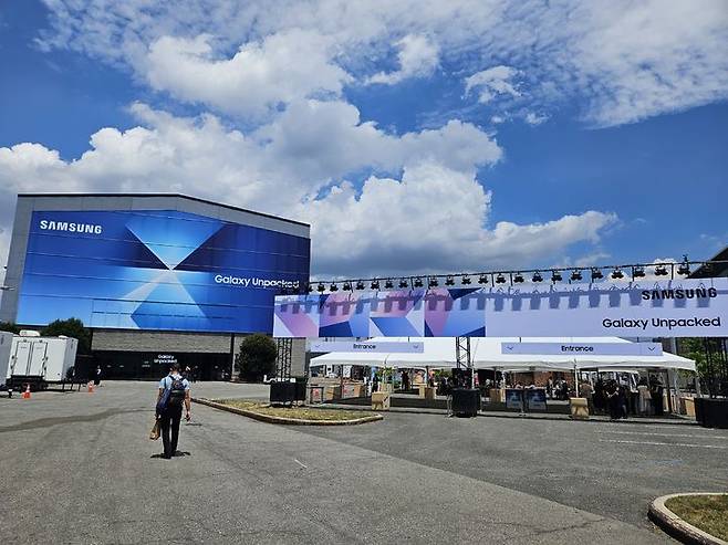 [뉴욕=뉴시스] 박은비 기자 = 미국 뉴욕 브루클린에 위치한 듀갈 그린하우스(Duggal Greenhouse) 모습. 갤럭시 언팩 행사를 하루 앞둔 8일(현지 시간) 막바지 준비에 분주했다. 2025.07.08. silerline@newsis.com *재판매 및 DB 금지