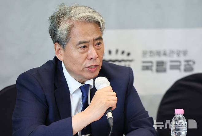 [서울=뉴시스] 황준선 기자 = 박인건 국립극장장이 9일 오전 서울 중구 프레스센터에서 열린 2025-2026 국립극장 레퍼토리 시즌 기자간담회에서 발언하고 있다. 2025.07.09. hwang@newsis.com