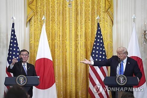 도널드 트럼프 미국 대통령과 이시바 시게루 일본 총리 [AP 연합뉴스 자료사진]