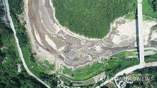 가뭄에 메마른 강릉시 상수원 [연합뉴스 자료사진]