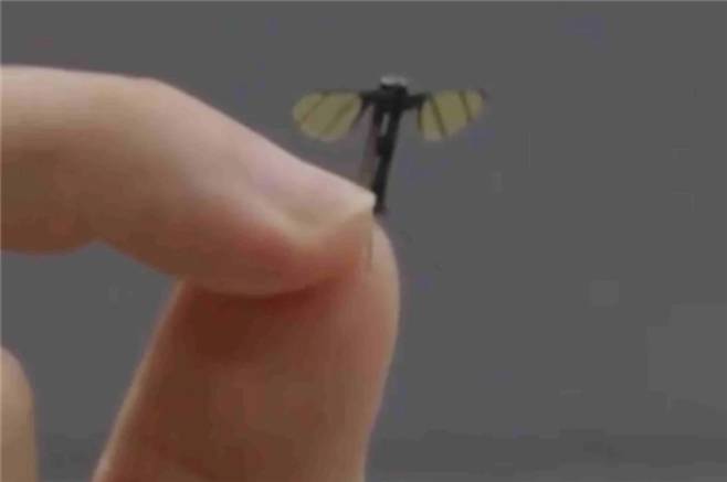 홍콩 신문 사우스차이나모닝포스트(SCMP)는 지난달 중국의 국방 과기대학(NUDT)이 휴머노이드 로봇과 정찰형 모기 로봇을 개발하고 있다고 보도했다. 하지만 실전에 활용될 수준인지는 확인하기 어렵다. 중국 CCTV 캡처