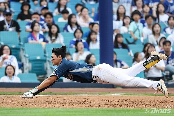 NC 김주원은 올해 전반기가 끝나기 전 20도루에 성공하며 빼어난 주루를 과시하고 있다. 그는 후반기 페이스를 높여 구단 역대 2번째 도루왕을 노려본다. 사진제공|NC 다이노스