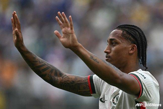 주앙 페드루가 9일 오전 4시(한국시간) 미국 뉴저지주 이스트 러더퍼드의 메트라이프 스타디움에서 열린 2025 국제축구연맹(FIFA) 클럽월드컵 플루미넨시전에서 득점 후 세리머니를 자제하고 있다. /AFPBBNews=뉴스1