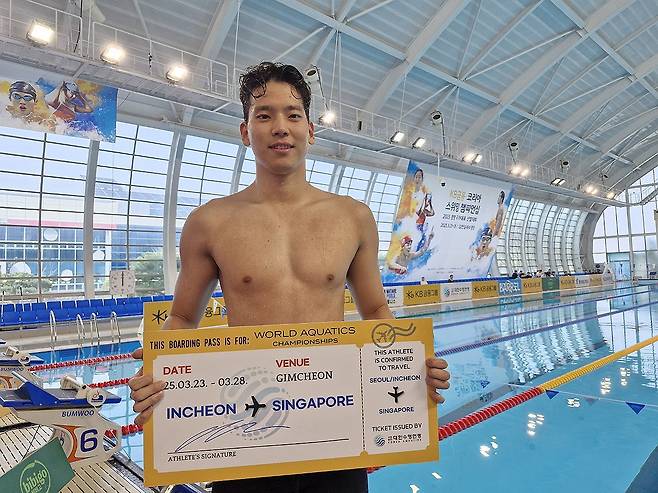 남자 배영 200ｍ에서 올해 세계수영선수권대회 출전 자격을 얻은 이주호. (서울=연합뉴스) 배진남 기자 = 한국 배영 최강 이주호(서귀포시청)가 5회 연속 세계수영선수권대회에 출전한다.
    이주호는 24일 오후 경북 김천실내수영장에서 2025 싱가포르 세계수영선수권대회 경영 국가대표 선발대회로 열린 'KB금융 코리아 스위밍 챔피언십' 이틀째 남자 배영 200m 결승에서 1분56초52로 우승했다. 2025.3.24 [대한수영연맹 제공. 재판매 및 DB 금지] photo@yna.co.kr