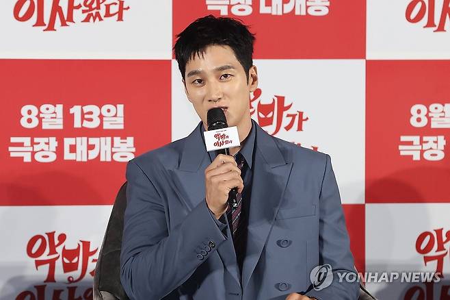 청년 백수 연기한 안보현 (서울=연합뉴스) 강민지 기자 = 배우 안보현이 9일 서울 용산CGV아이파크몰에서 열린 영화 '악마가 이사왔다'제작보고회에서 인사말을 하고 있다. 2025.7.9 mjkang@yna.co.kr