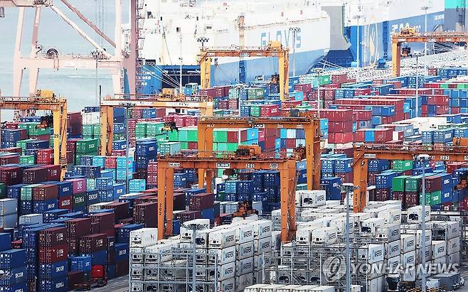 경기도 평택항의 컨테이너. [연합뉴스 자료사진]