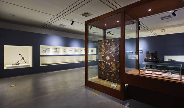 인천시립박물관 기획특별전 ‘우리 박물관의 기구한 손님들’ 전시장 모습. /인천시립박물관 제공