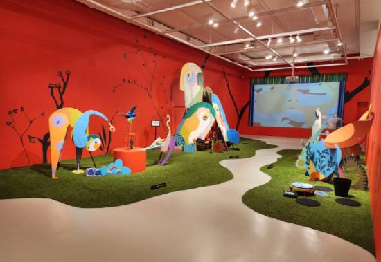 체험형 전시 '파랑새;The Blue Bird' 모습. 사진=김해문화관광재단