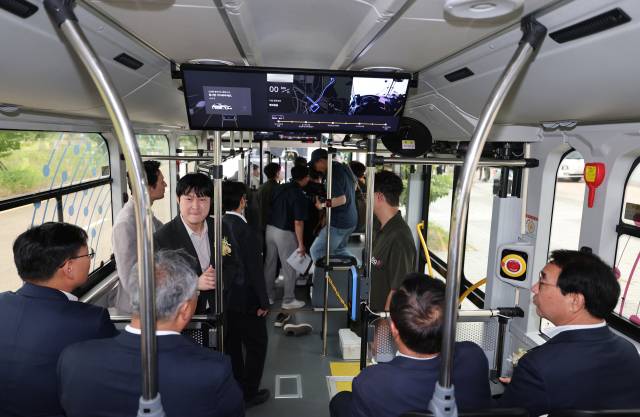 부산 자율주행버스 개통식이 10일 오전 부산 기장군 동해선 오시리아역 광장에서 열렸다. 오는 9월부터 일반 시민 탑승 서비스를 시작한다. 이재찬 기자 chan@