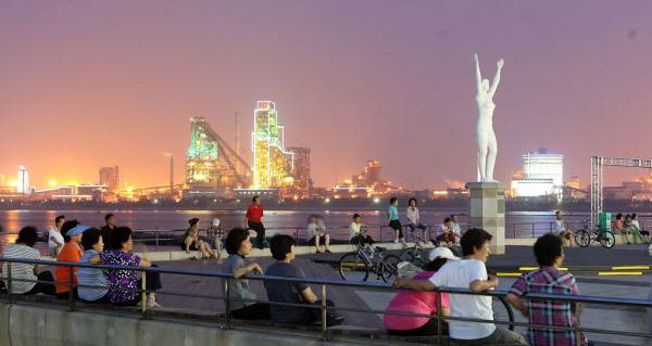 송도해수욕장 자유의 여신상 야간 모습