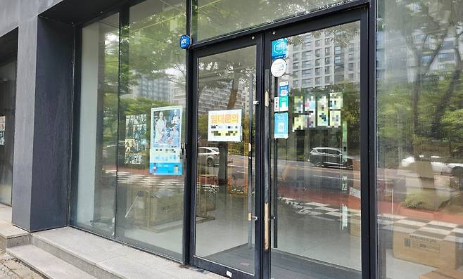 제주시 연동 신시가지 대로변에 늘어선 빈 점포. ⓒ제주의소리