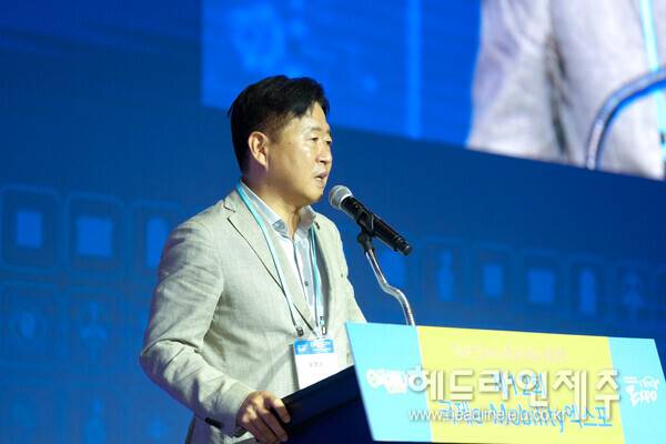 제12회 국제 e-모빌리티 엑스포에서 환영사를 하고 있는 오영훈 지사.