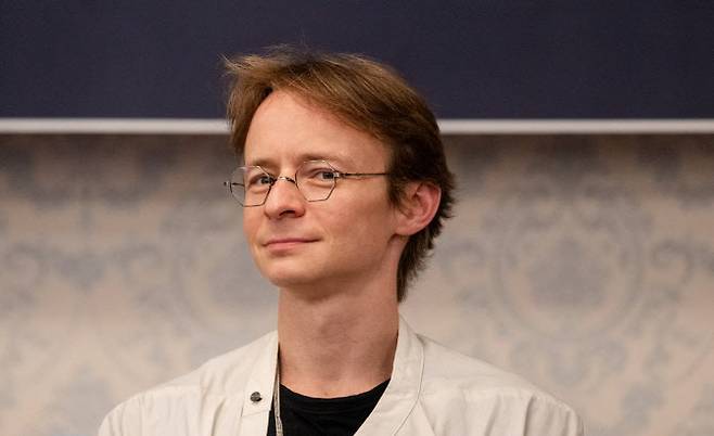 스타 발레리노 다닐 심킨이 8일 서울 광진구 유니버설아트센터에서 열린 기자간담회에서 예술의전당&유니버설발레단의 공동기획 ‘백조의 호수’에 출연하는 소감을 밝히고 있다.(사진=유니버설발레단ⓒLyeowon Kim).