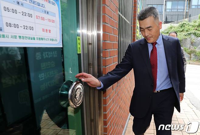 고(故) 채 상병 사망사고 초동수사를 담당했던 박정훈 전 해병대 수사단장(대령)이  2023년 8월25일 용산구 국방부 소재 중앙지역군사법원에서 '항명' 혐의 사건을 다룰 제2기 군검찰 수사심의위원회에 출석하고 있다. 2023.8.25/뉴스1 ⓒ News1 이동해 기자