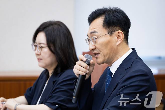 장신호 서울교육대학교 총장이 10일 서울 여의도 국회에서 열린 교육위원회 리박스쿨 청문회에 출석해 의원 질의에 답하고 있다. 2025.7.10/뉴스1 ⓒ News1 유승관 기자