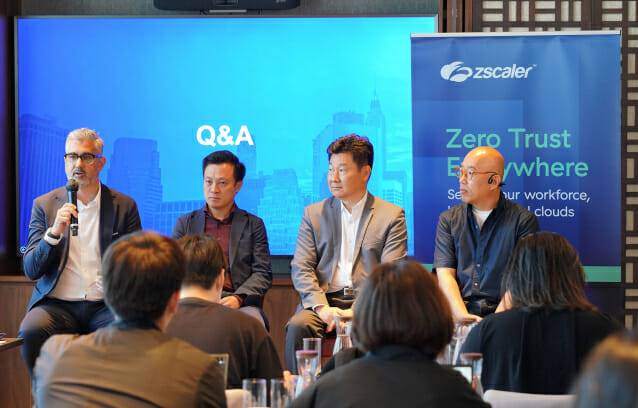 (왼쪽부터) 산제이 야다브(Sanjay Yadave) 지스케일러 아시아태평양 지역 총괄, 존스 렁(Jones Leung) 지스케일러 아시아태평양 지역 솔루션 엔지니어링 총괄, 이헌주 지스케일러 코리아 지사장, 인승진 지스케일러 코리아 시니어 세일즈 엔지니어(전무)가 기자들에게 솔루션을 설명하고 있다.