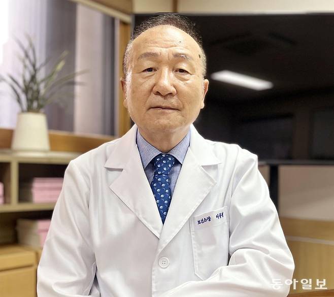 이종철 서울 강남구 보건소장(전 삼성의료원장)이 본보와의 인터뷰에서 의정 갈등, 실손보험 폐단, 지역 간 의료 격차 등 의료계 이슈와 관련해서 의견을 제시하고 있다. 이진한 의학전문기자·의사 likeday@donga.com