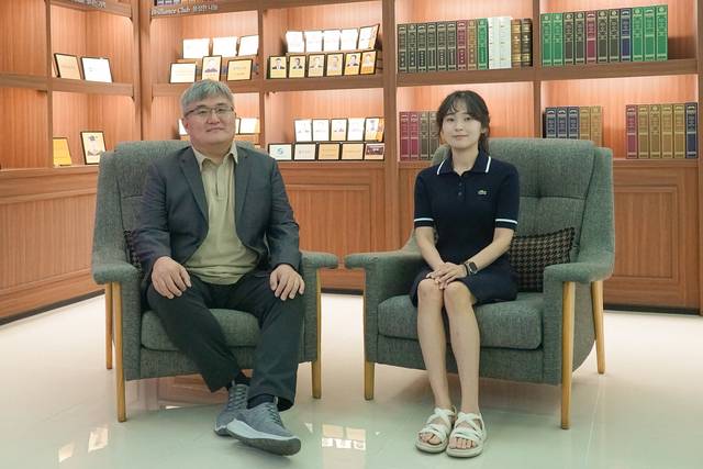 윤진호(왼쪽) GIST 환경에너지공학과 교수와  박진아 박사과정생