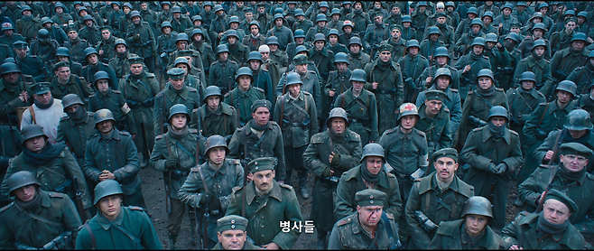 7914159654_486616_99b983892094b5c6d2fc3736e15da7d1.png 서부전선 이상없다 독일 장군 종전연설 장면 서부전선 이상없다 독일 장군 종전연설 장면