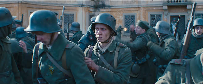 7914159654_486616_0c2970089eac52b228987ffc46eb146d.png 서부전선 이상없다 독일 장군 종전연설 장면 서부전선 이상없다 독일 장군 종전연설 장면