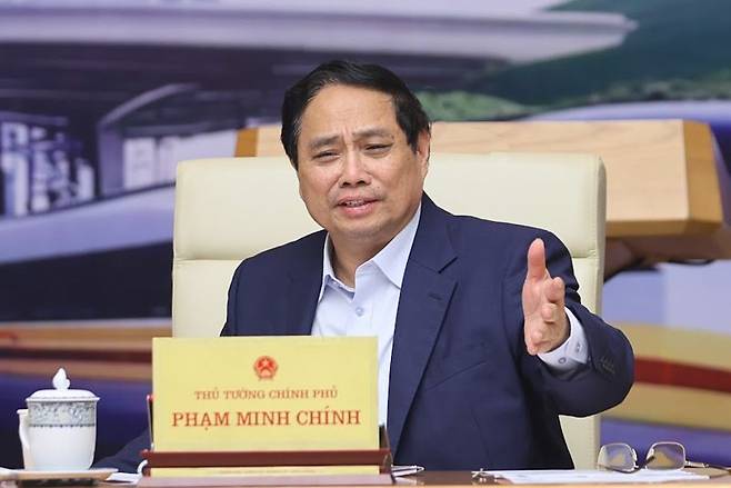 팜 민 찐 총리는 북남 고속철도 부지 확보 계획에 대해 발표하고 있다. 베트남 정부 제공