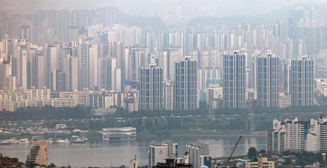 7일 서울 남산에서 바라본 아파트 단지 일대. 뉴스1