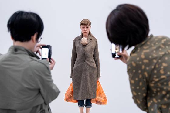 개막 90일 만에 50만 관객을 넘긴 국립현대미술관 서울관의 '론 뮤익'. 사진 국립현대미술관