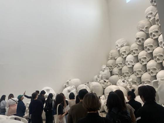 개막 90일 만에 50만 관객을 넘긴 국립현대미술관 서울관의 '론 뮤익'. 사진 국립현대미술관