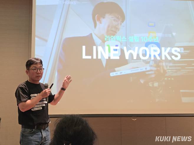 김유원 네이버클라우드 대표가 9일 일본 오사카 힐튼호텔에서 라인웍스 10주년 기자간담회를 열고 인사말을 하고 있다. 정우진 기자