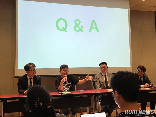 김유원 네이버클라우드 대표가 9일 일본 오사카 힐튼호텔에서 라인웍스 10주년 기자간담회를 통해 라인야후 질문에 답하고 있다. 정우진 기자